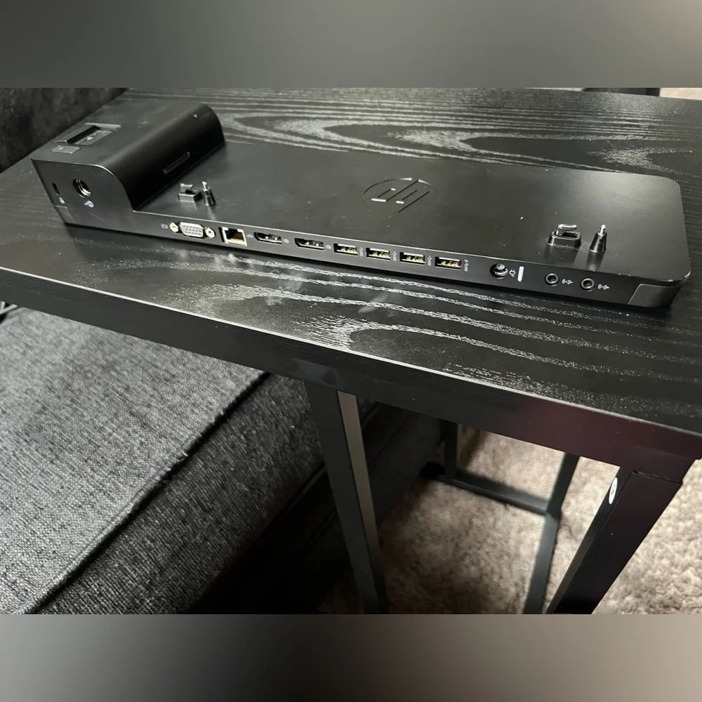 HP laptop docking station. G2 D9Y32